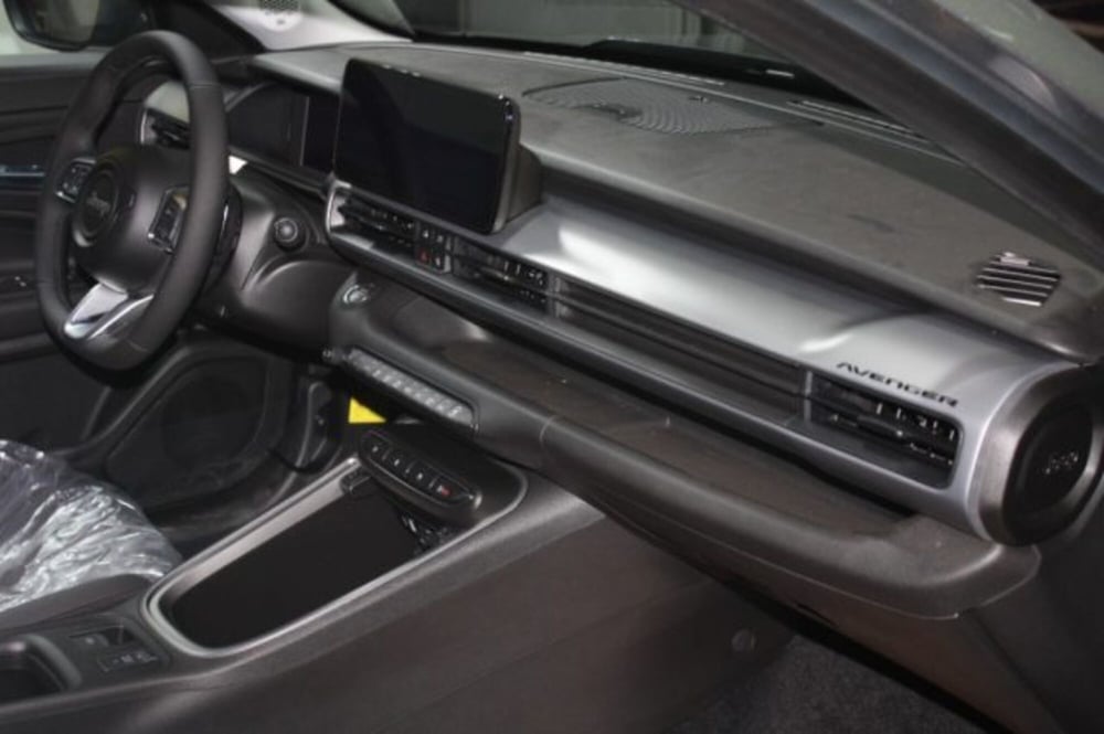 Jeep Avenger nuova a Viterbo (7)
