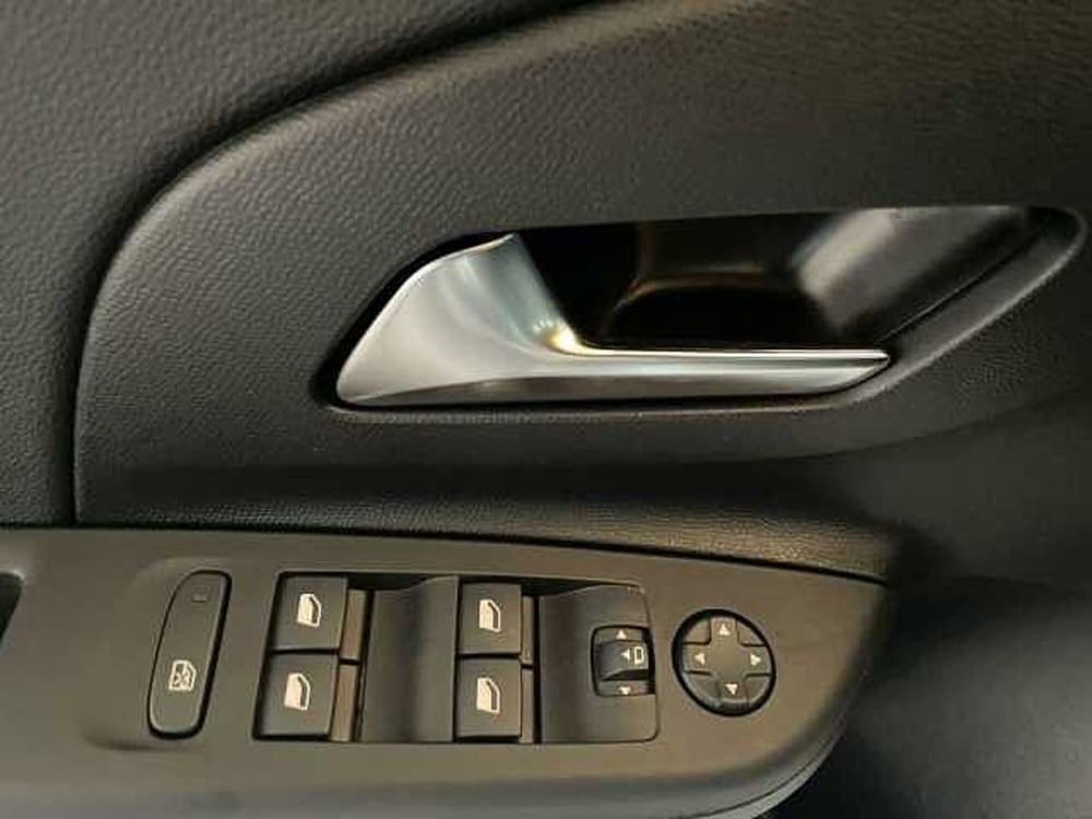 Opel Corsa nuova a Salerno (13)