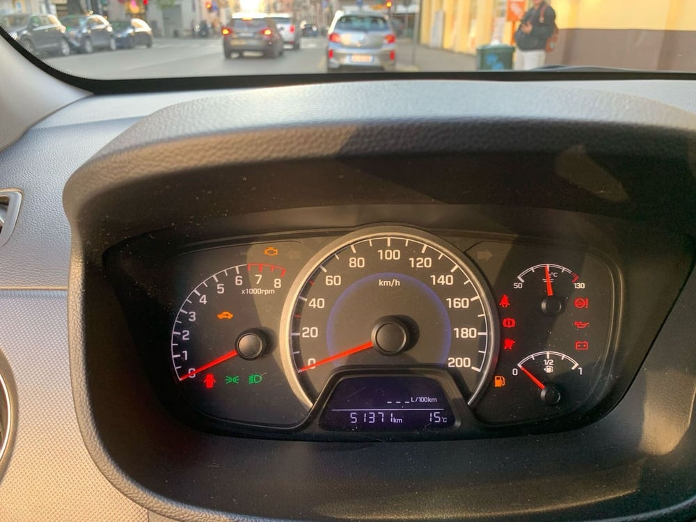 Hyundai i10 usata a Milano (11)