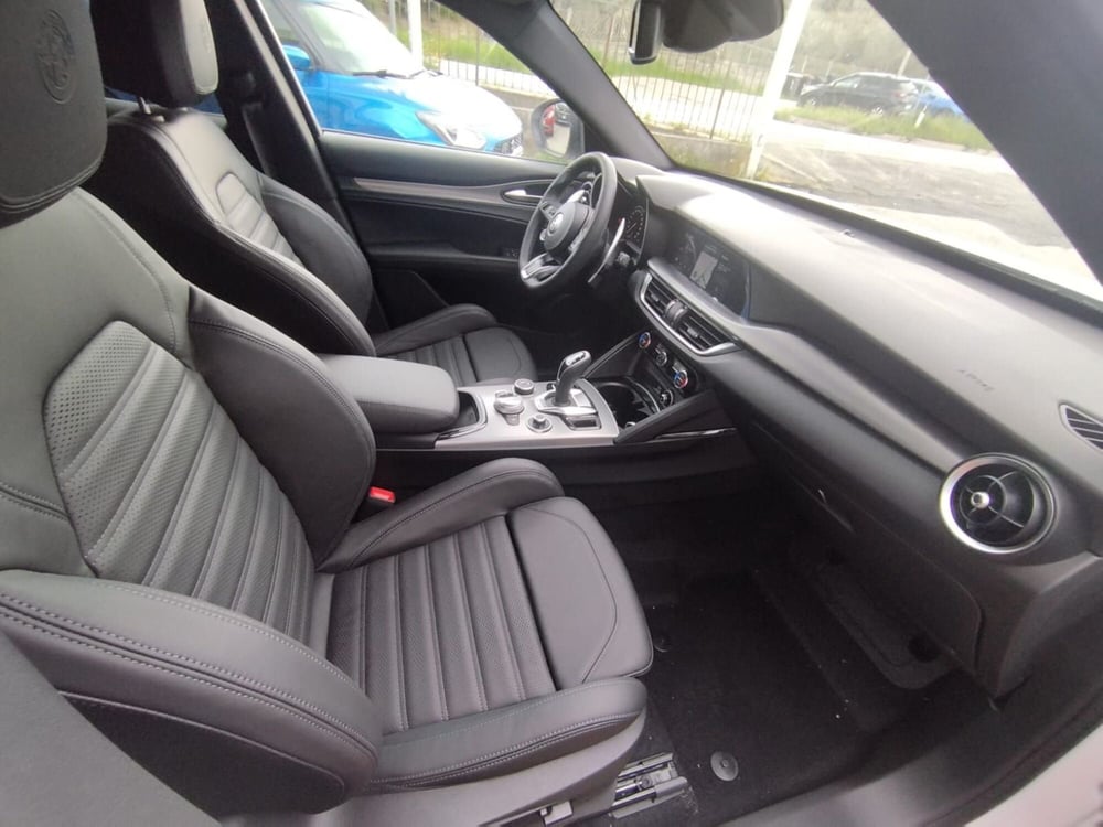 Alfa Romeo Stelvio nuova a Arezzo (12)