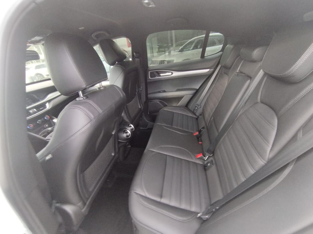Alfa Romeo Stelvio nuova a Arezzo (17)