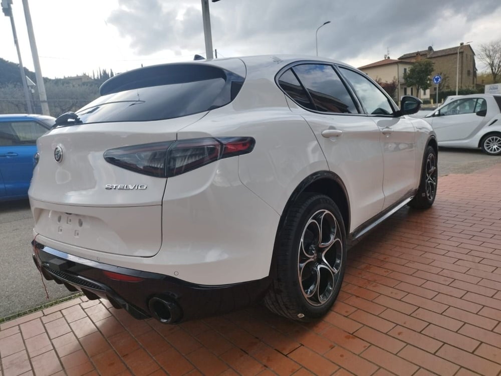 Alfa Romeo Stelvio nuova a Arezzo (9)