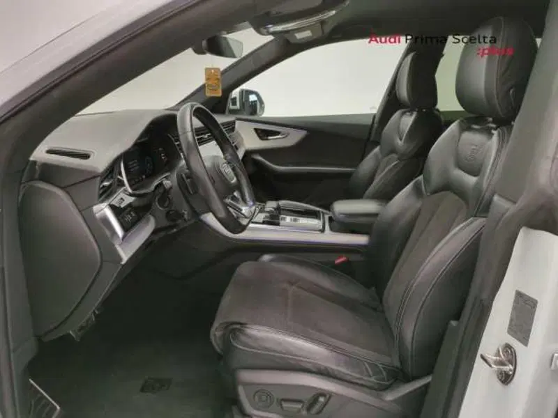 Audi Q8 usata a Avellino (12)