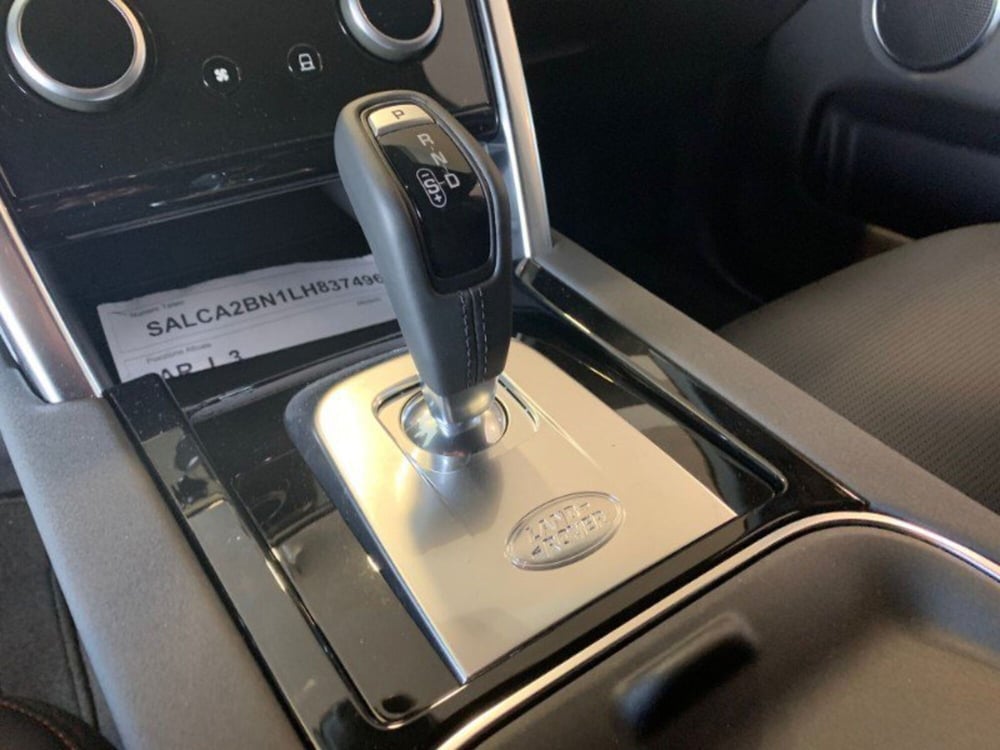 Land Rover Discovery Sport nuova a Pistoia (10)