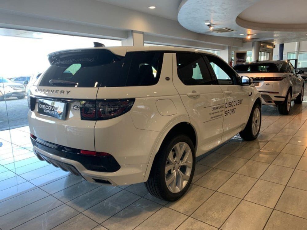 Land Rover Discovery Sport nuova a Pistoia (2)