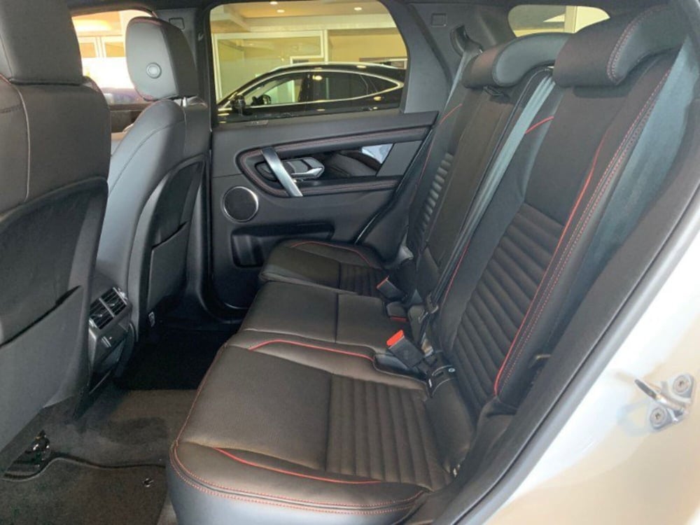 Land Rover Discovery Sport nuova a Pistoia (6)