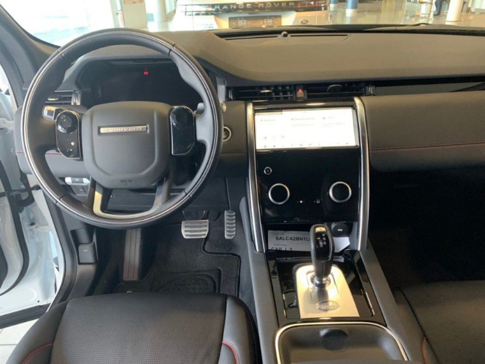 Land Rover Discovery Sport nuova a Pistoia (7)