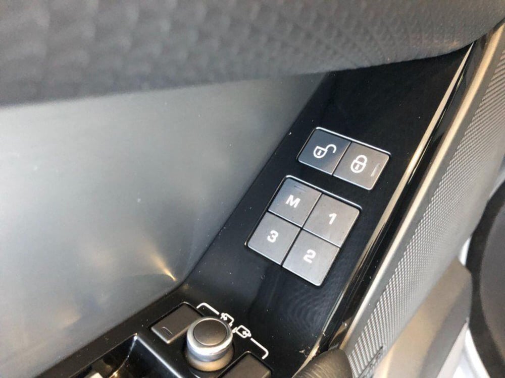 Land Rover Range Rover Velar usata a Pistoia (13)