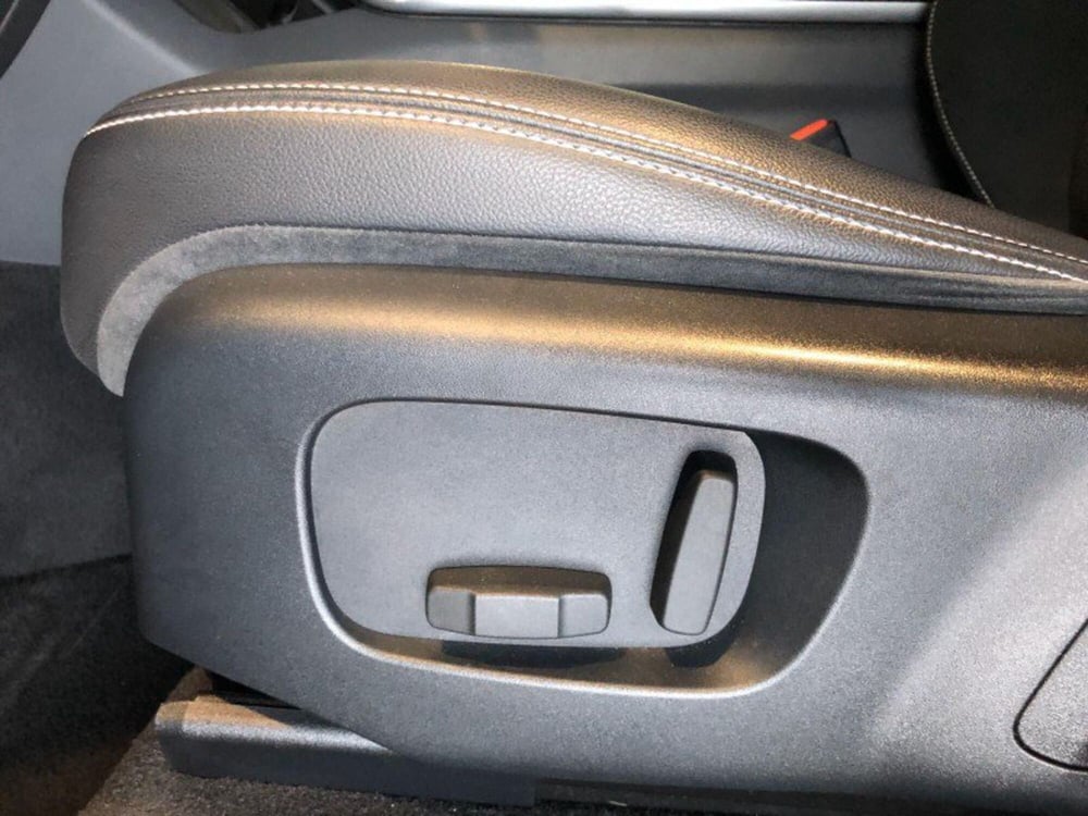 Land Rover Range Rover Velar usata a Pistoia (14)