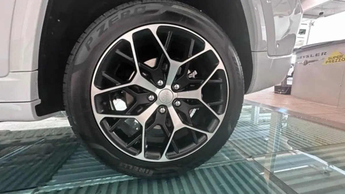 Jeep Grand Cherokee nuova a Reggio Emilia (10)