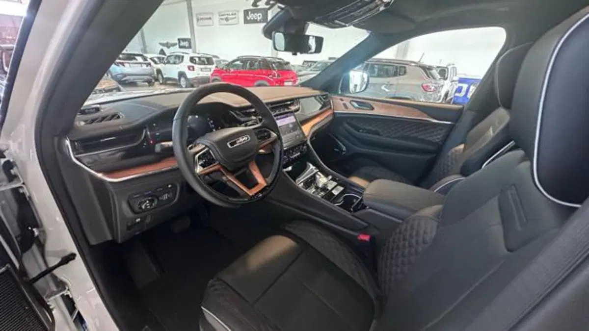 Jeep Grand Cherokee nuova a Reggio Emilia (13)