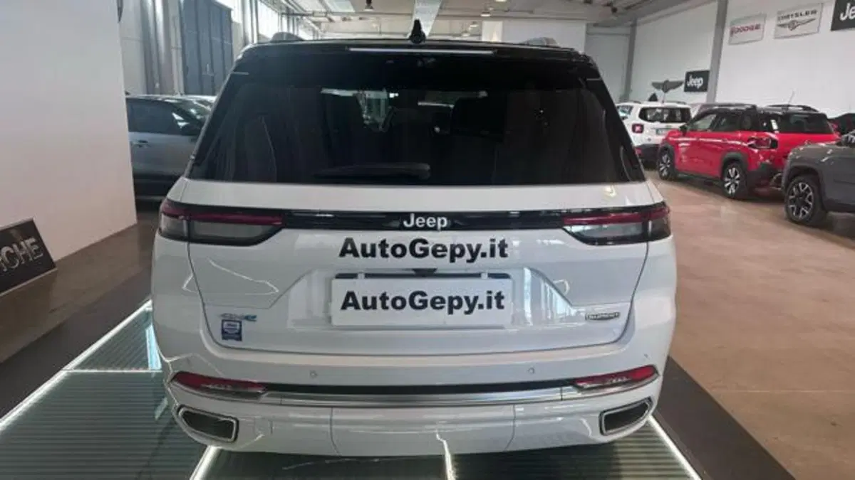 Jeep Grand Cherokee nuova a Reggio Emilia (5)