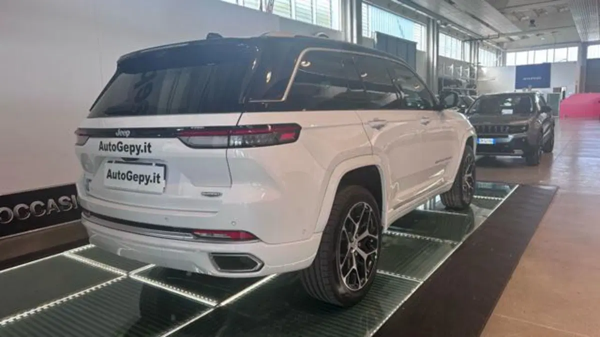 Jeep Grand Cherokee nuova a Reggio Emilia (6)
