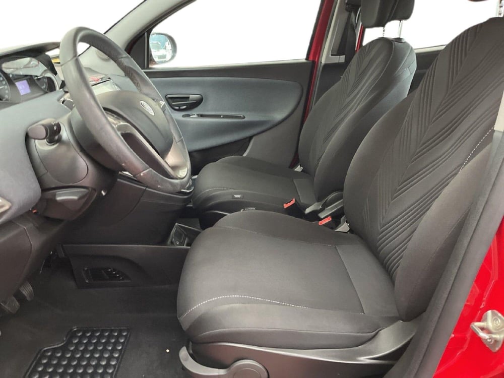 Lancia Ypsilon usata a Torino (10)