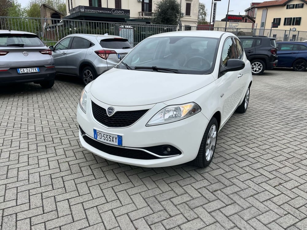 Lancia Ypsilon usata a Milano