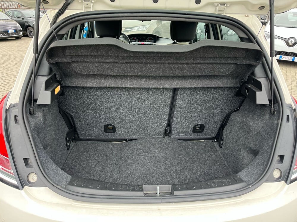 Lancia Ypsilon usata a Milano (10)