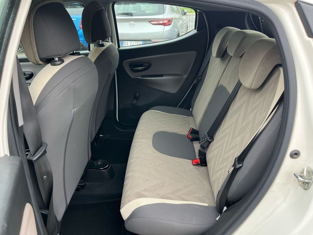 Lancia Ypsilon usata a Milano (12)