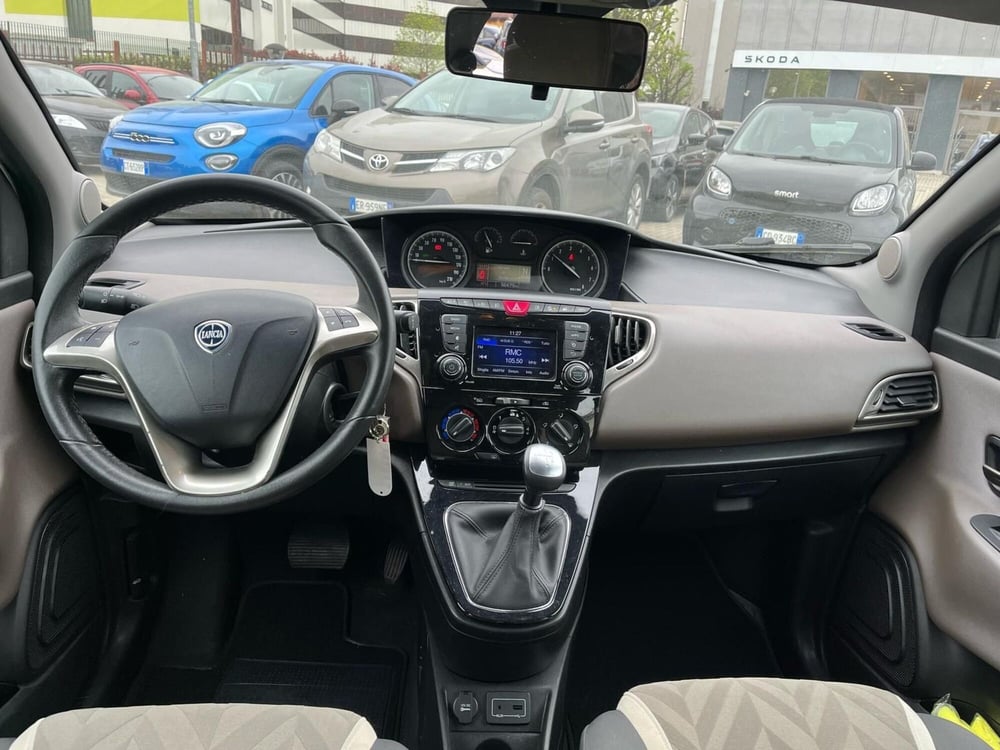 Lancia Ypsilon usata a Milano (14)