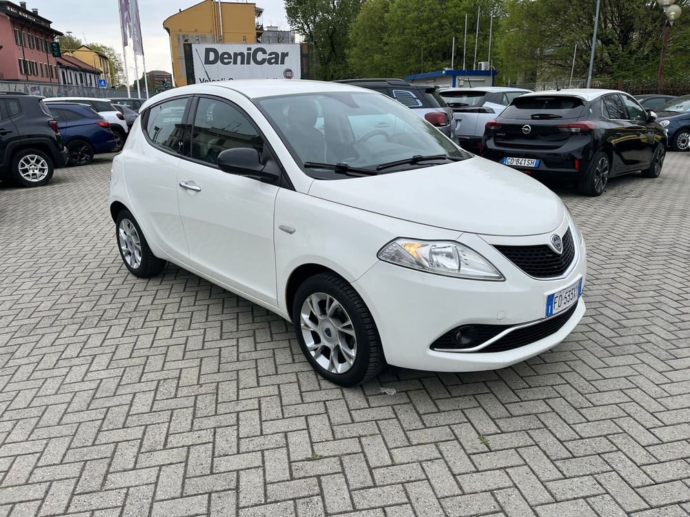 Lancia Ypsilon usata a Milano (3)