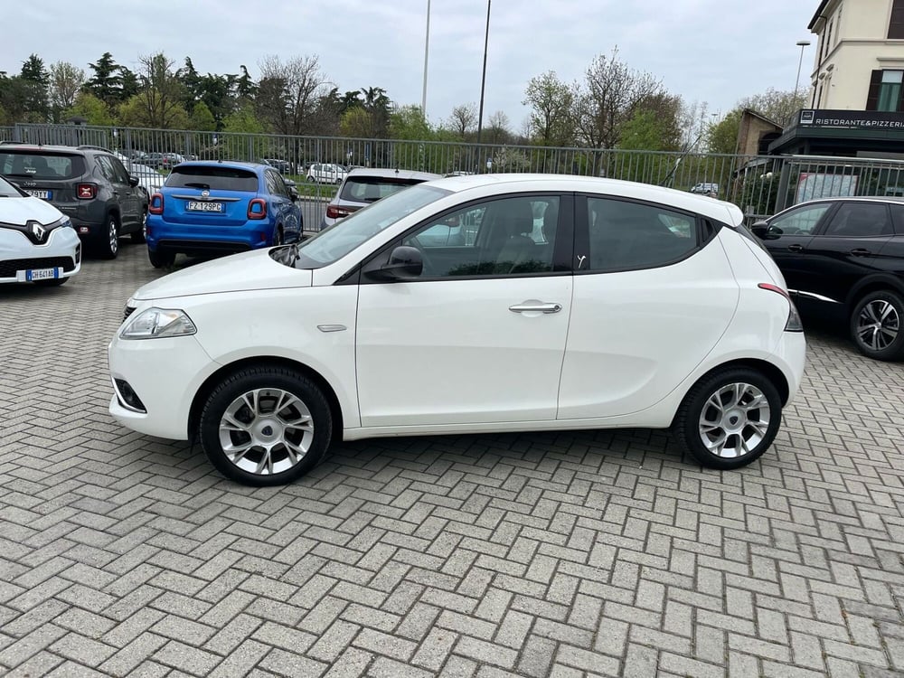 Lancia Ypsilon usata a Milano (4)