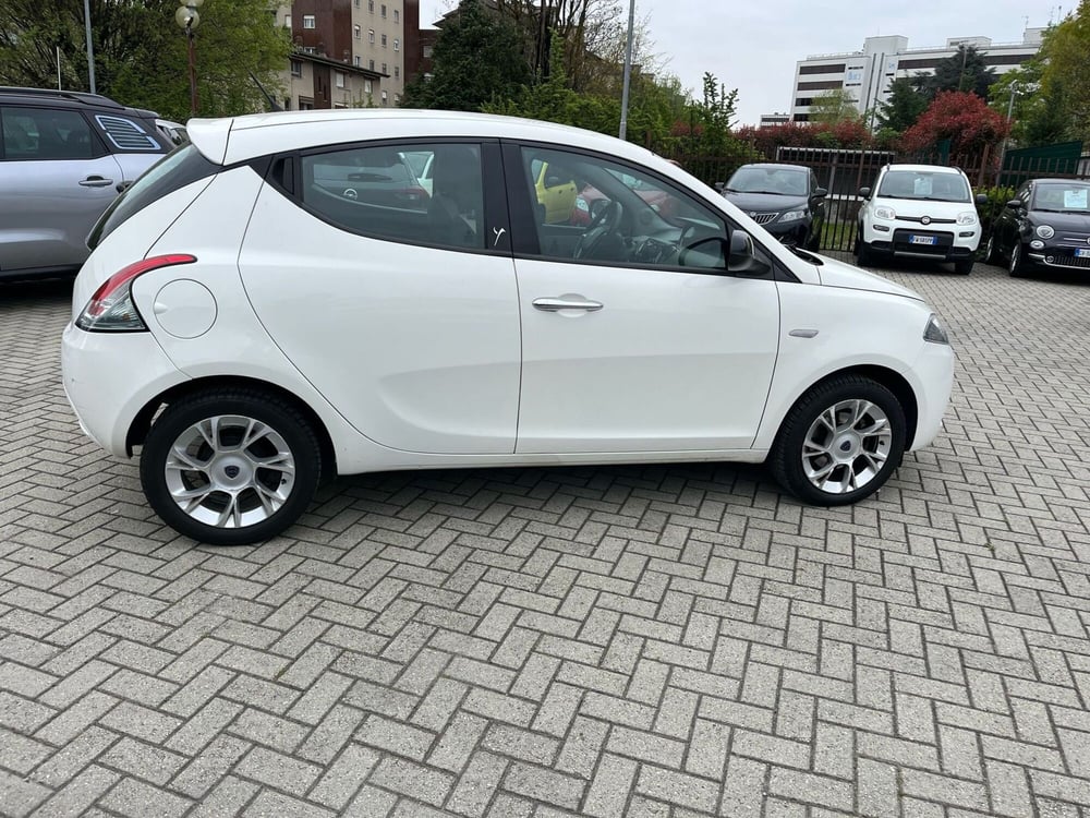 Lancia Ypsilon usata a Milano (5)