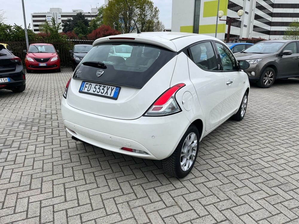 Lancia Ypsilon usata a Milano (7)