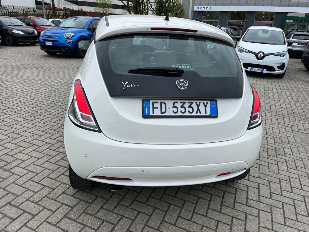 Lancia Ypsilon usata a Milano (8)