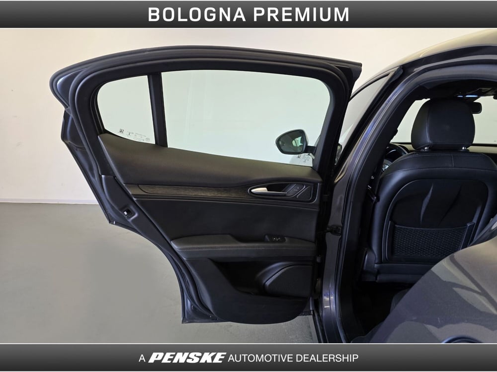 Alfa Romeo Stelvio usata a Bologna (19)