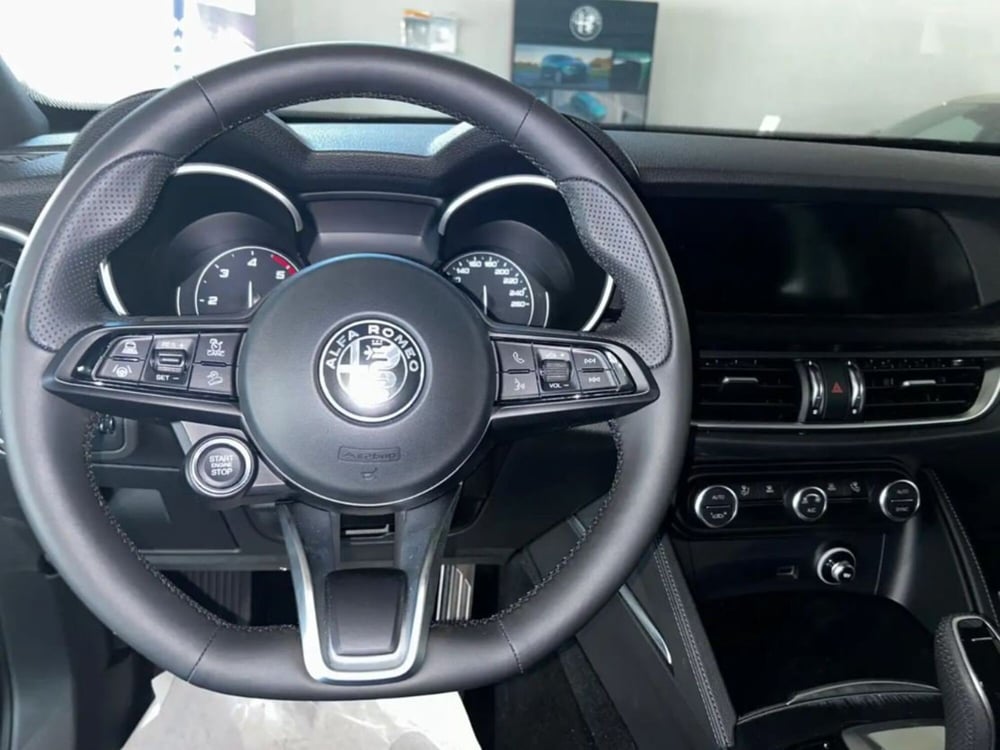 Alfa Romeo Stelvio nuova a Latina (11)