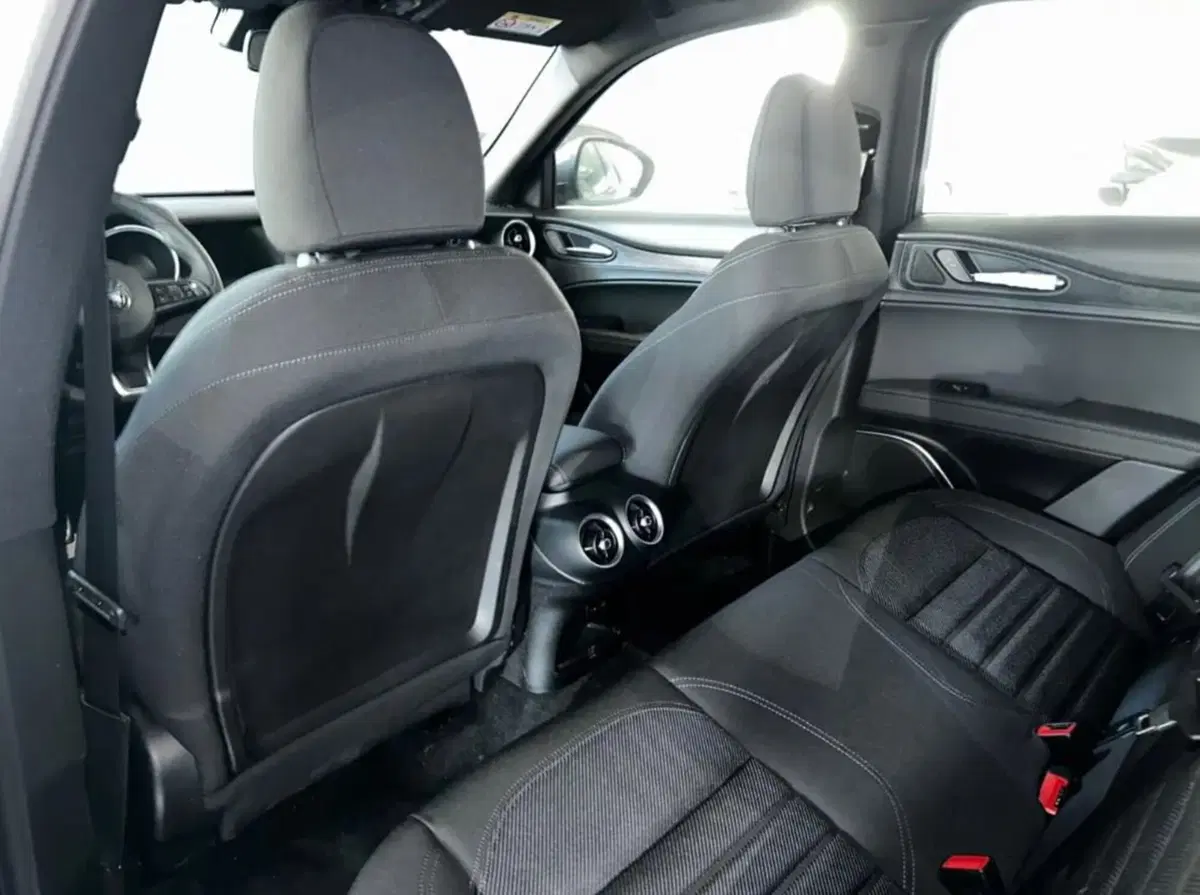 Alfa Romeo Stelvio nuova a Latina (12)