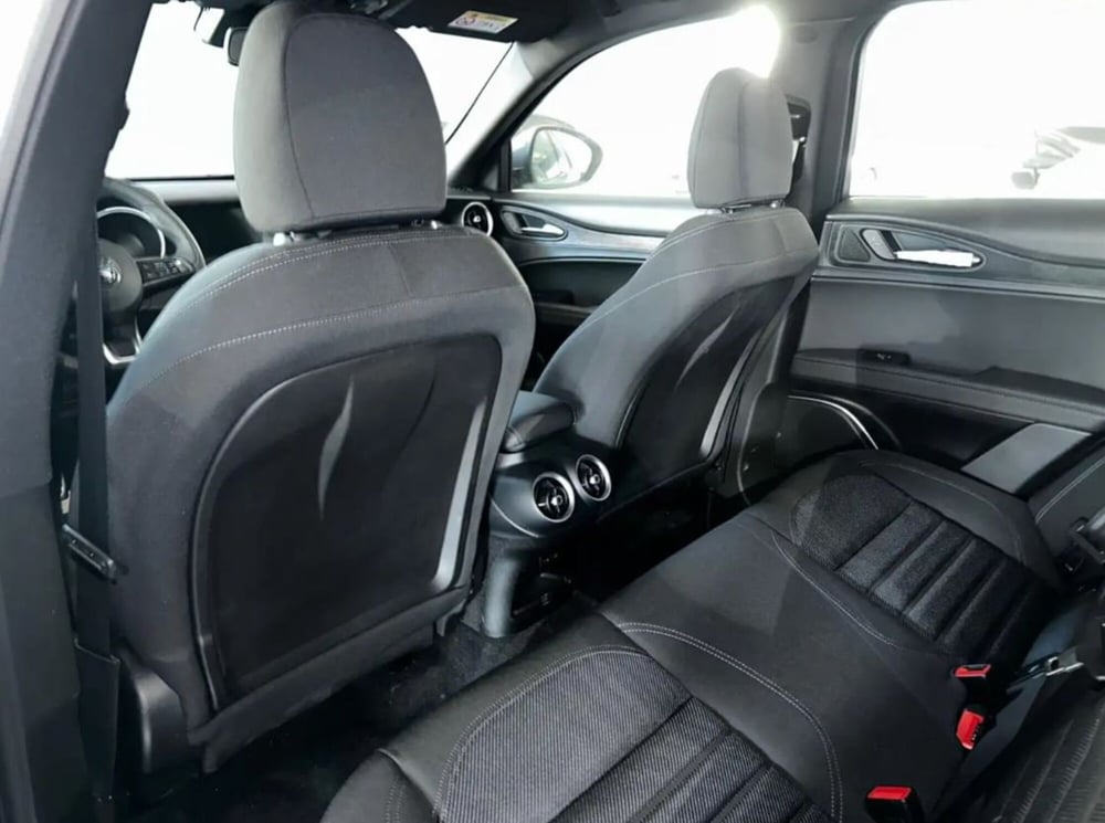 Alfa Romeo Stelvio nuova a Latina (12)