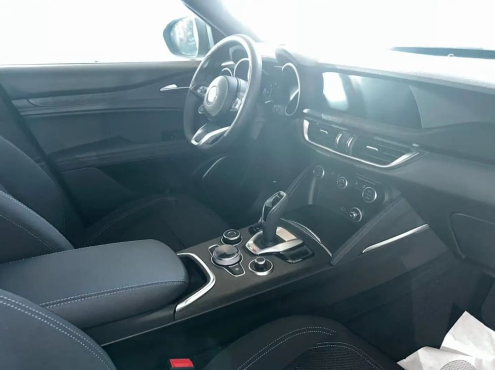 Alfa Romeo Stelvio nuova a Latina (14)