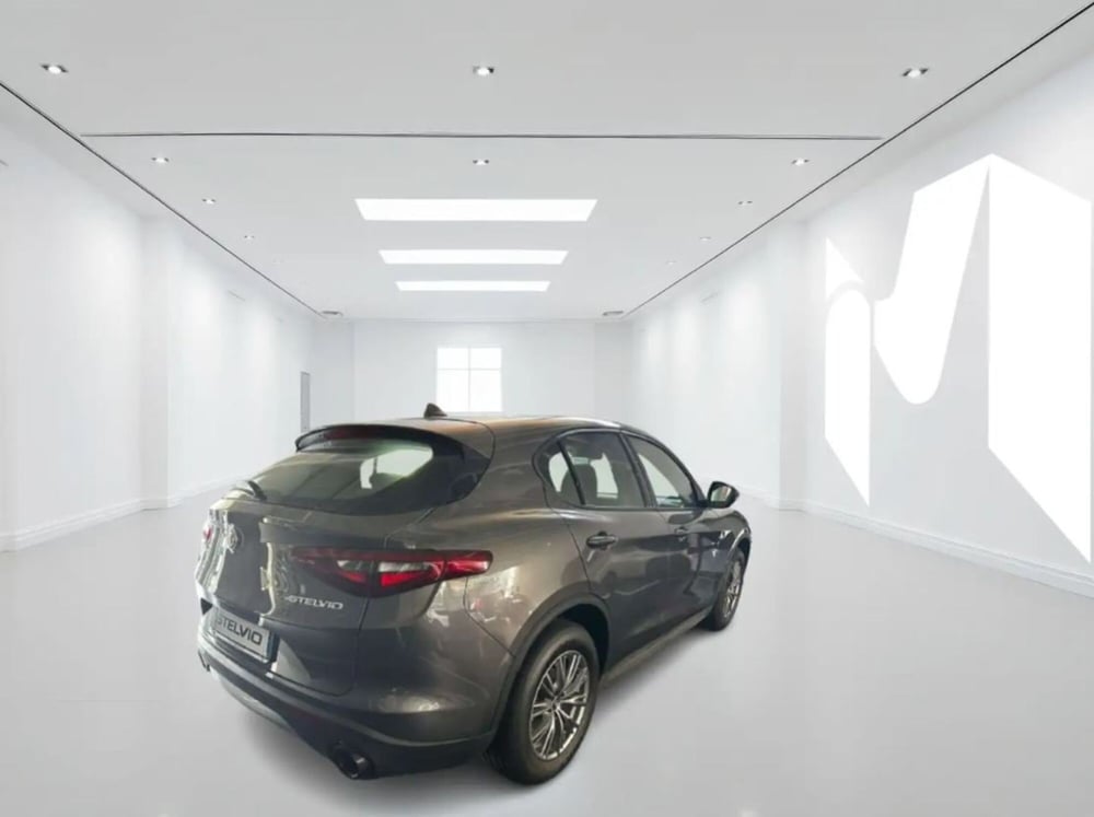 Alfa Romeo Stelvio nuova a Latina (4)