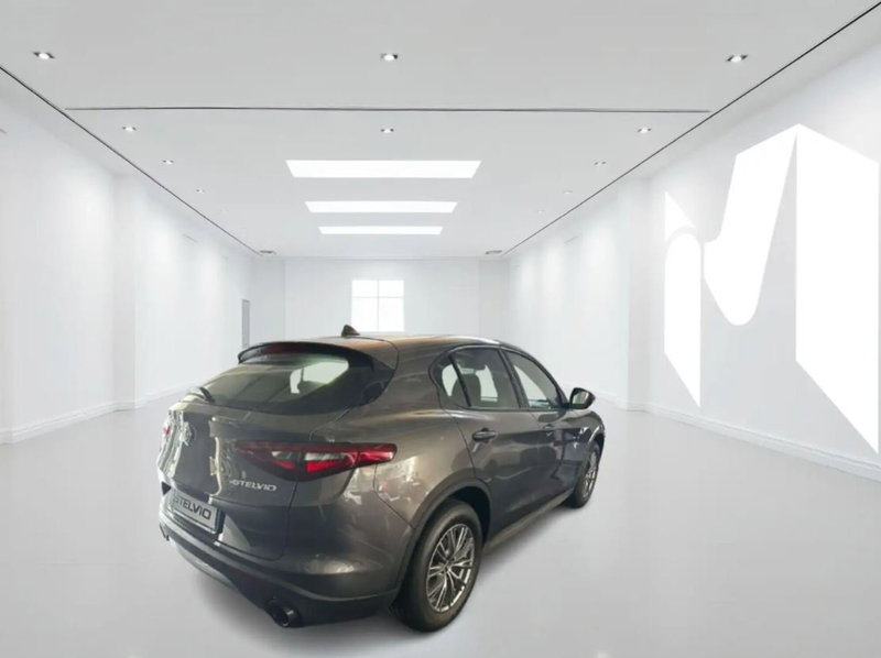 Alfa Romeo Stelvio nuova a Latina (4)