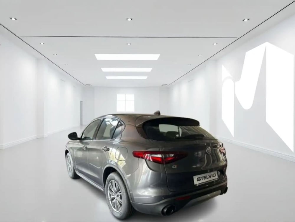 Alfa Romeo Stelvio nuova a Latina (5)