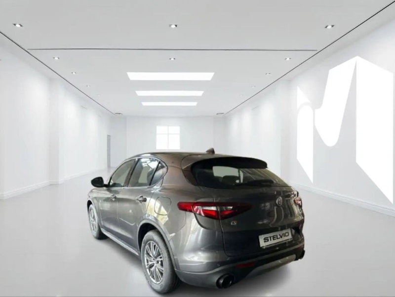 Alfa Romeo Stelvio nuova a Latina (5)