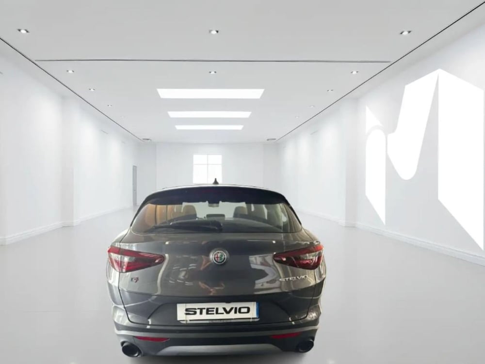Alfa Romeo Stelvio nuova a Latina (6)