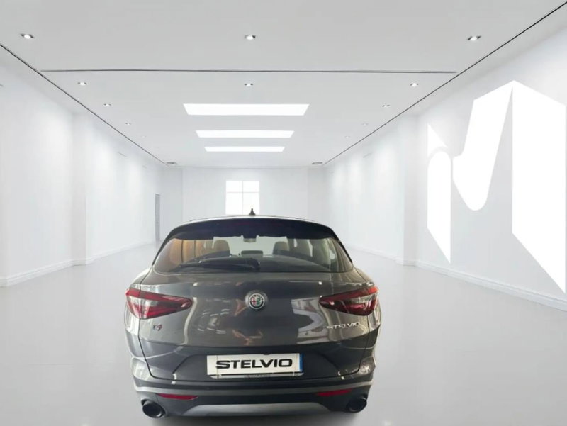 Alfa Romeo Stelvio nuova a Latina (6)
