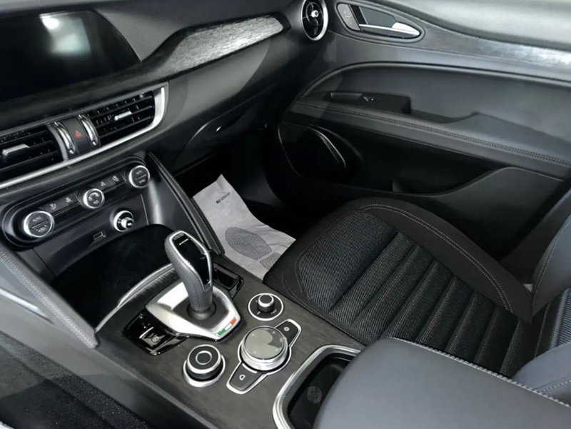 Alfa Romeo Stelvio nuova a Latina (8)