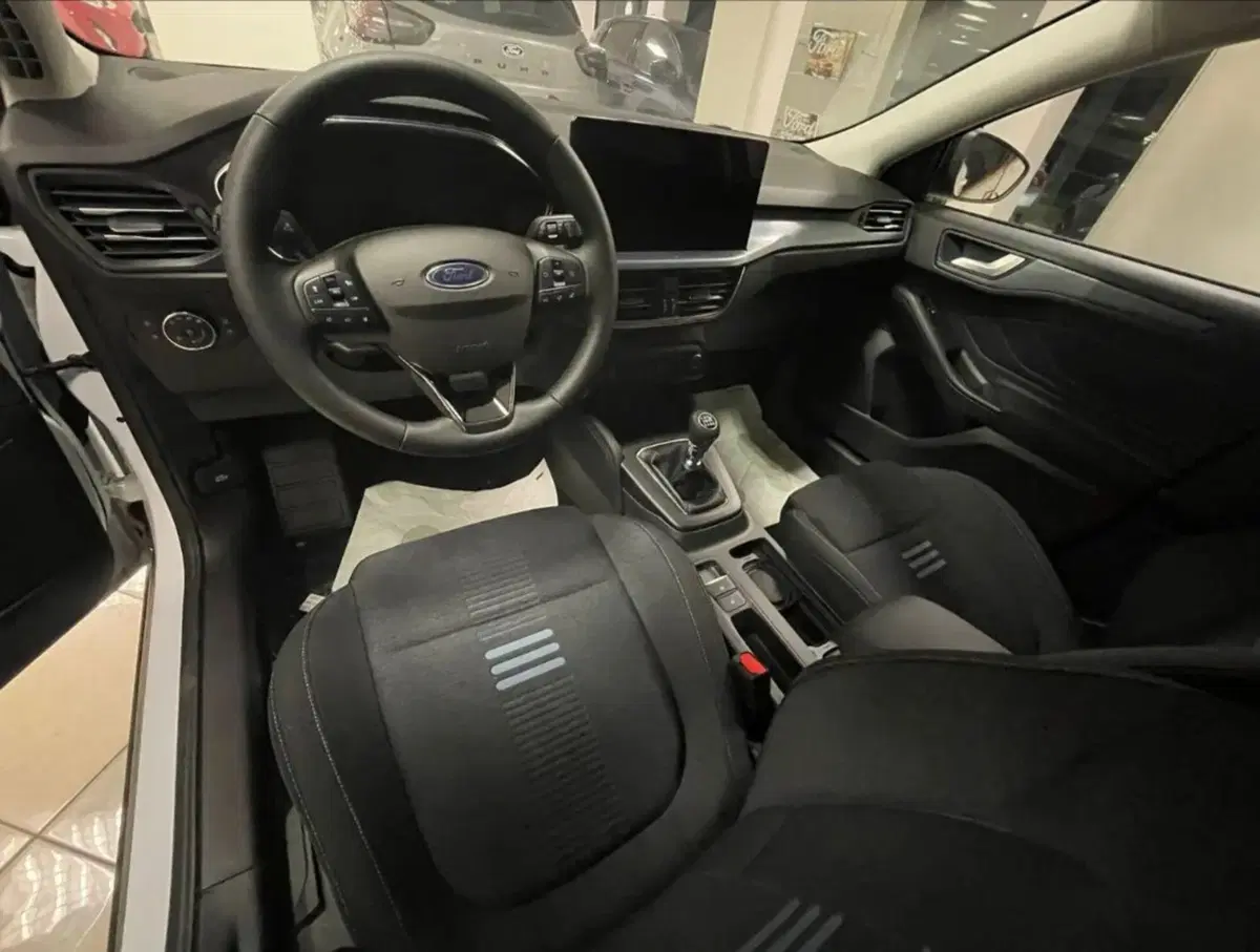 Ford Focus nuova a Latina (5)
