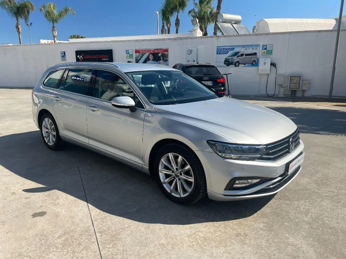 Volkswagen Passat Variant usata a Lecce (8)