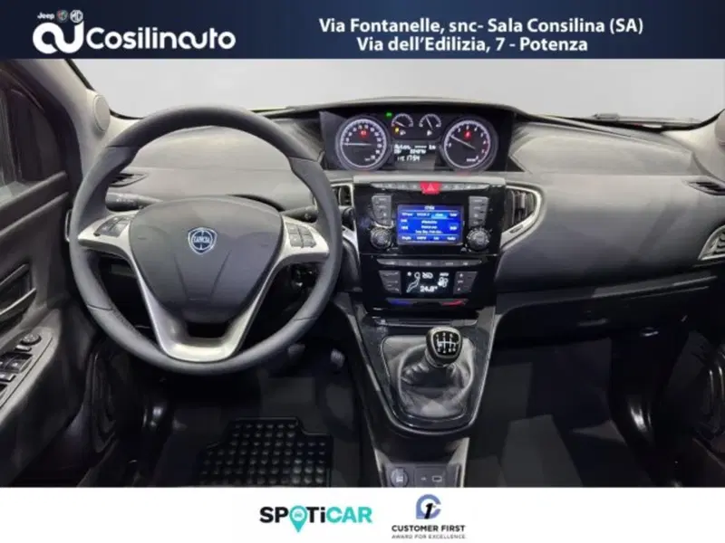 Lancia Ypsilon usata a Salerno (11)
