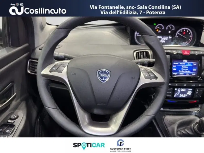 Lancia Ypsilon usata a Salerno (12)