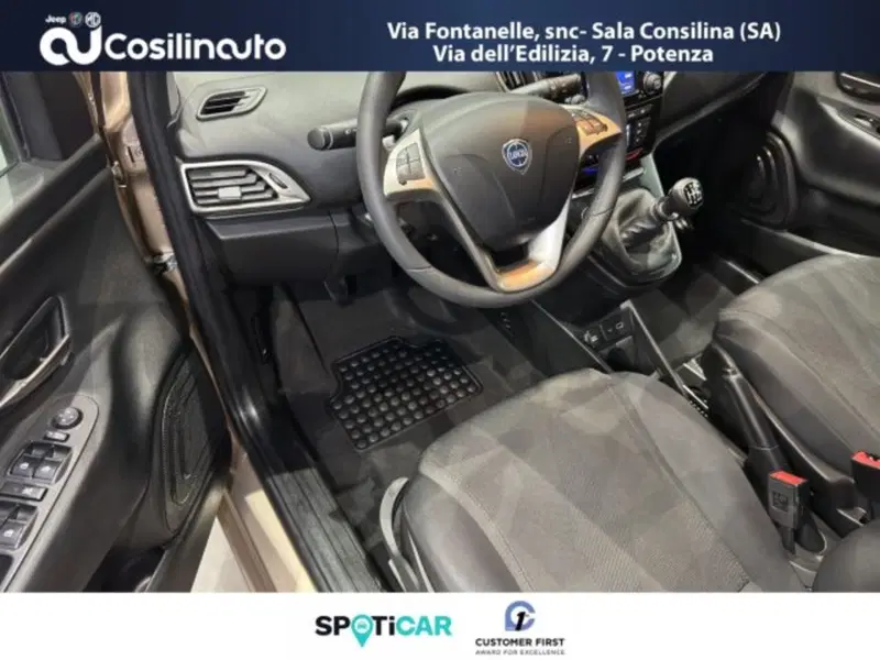Lancia Ypsilon usata a Salerno (15)