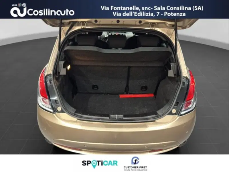 Lancia Ypsilon usata a Salerno (16)