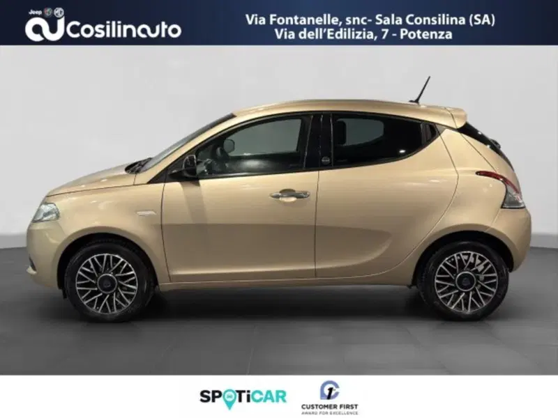 Lancia Ypsilon usata a Salerno (2)