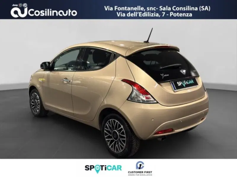 Lancia Ypsilon usata a Salerno (3)