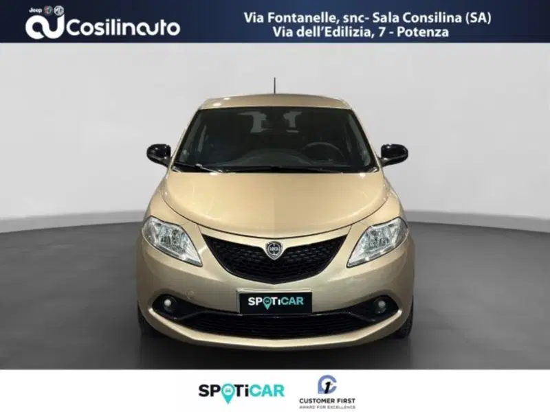Lancia Ypsilon usata a Salerno (8)