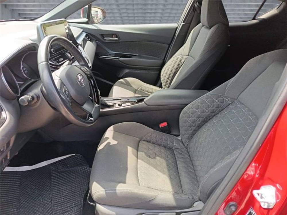Toyota Toyota C-HR usata a Bari (10)