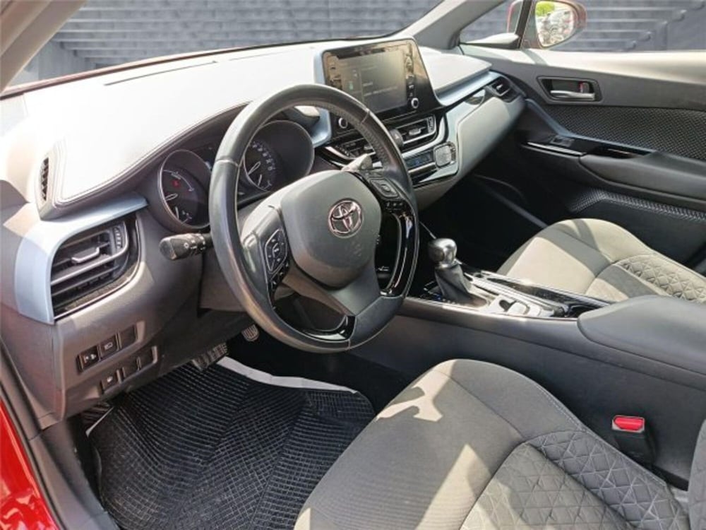 Toyota Toyota C-HR usata a Bari (11)